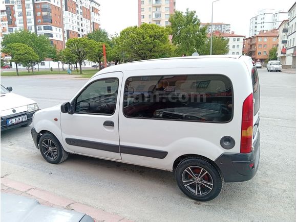 1.5 DİZEL BAKIMLI MASRAFSIZ TEMİZ DÜŞÜKKM SIFIR MOTOR AİLE ARACI