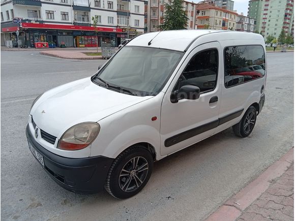 1.5 DİZEL BAKIMLI MASRAFSIZ TEMİZ DÜŞÜKKM SIFIR MOTOR AİLE ARACI