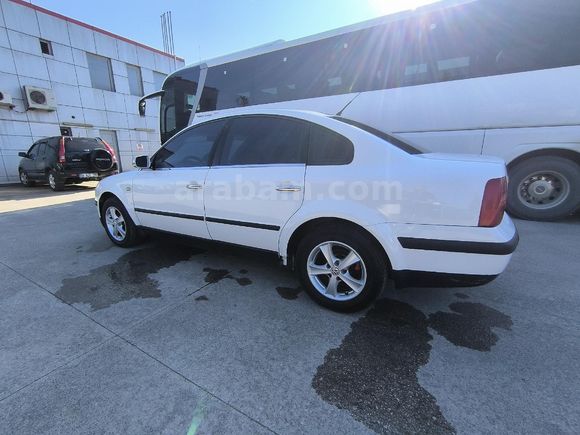 Sahibinden Volkswagen Passat 1.8 Basic 1999 Model