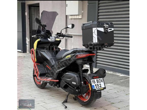 Extralı Aprilla SR GT 200