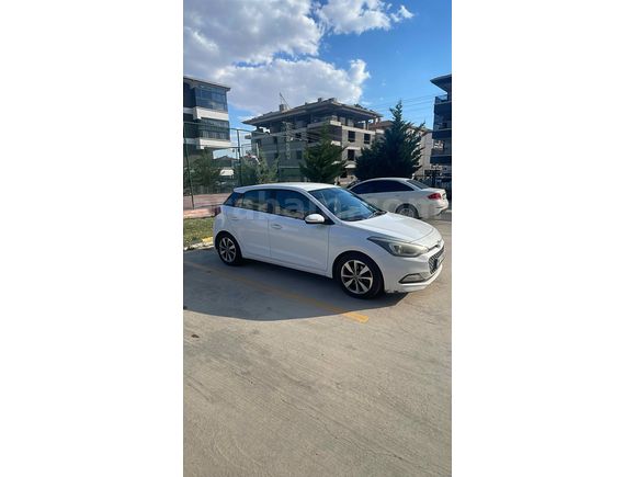 Sahibinden Hyundai i20 1.4 CRDi Style 2015 Model 