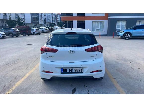 Sahibinden Hyundai i20 1.4 CRDi Style 2015 Model 