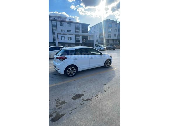 Sahibinden Hyundai i20 1.4 CRDi Style 2015 Model 