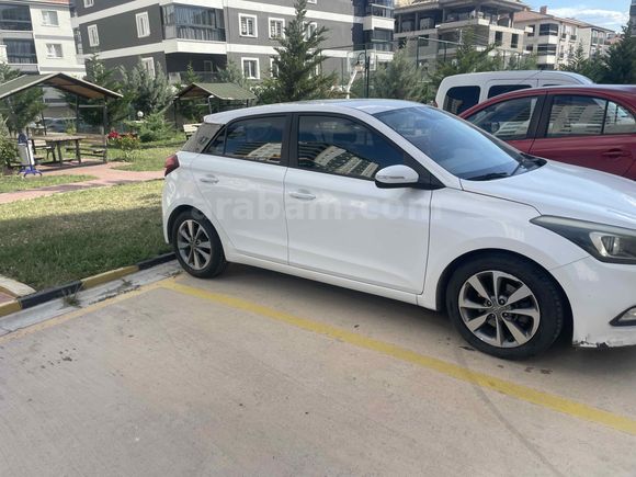 Sahibinden Hyundai i20 1.4 CRDi Style 2015 Model 