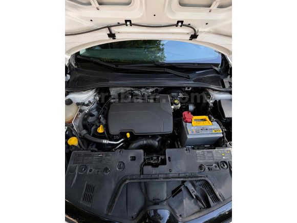 Acil  Renault Clio 1.2 Joy 2015 Model 