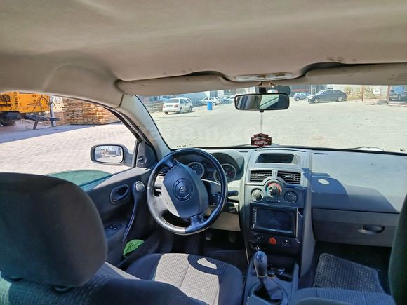 Düşük kilometreli hasar kayıtsız temiz megane 2