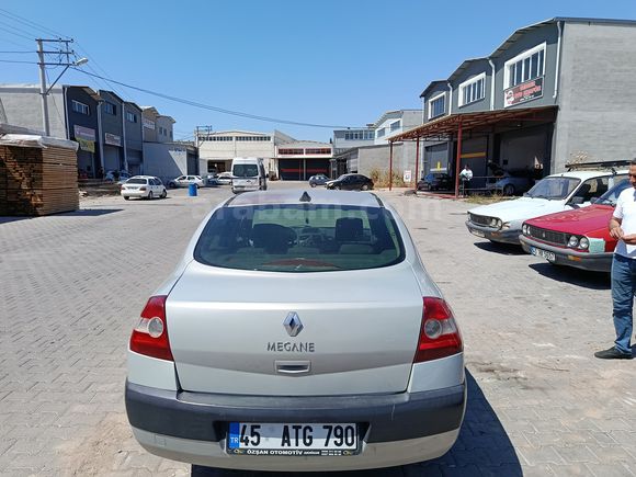 Düşük kilometreli hasar kayıtsız temiz megane 2