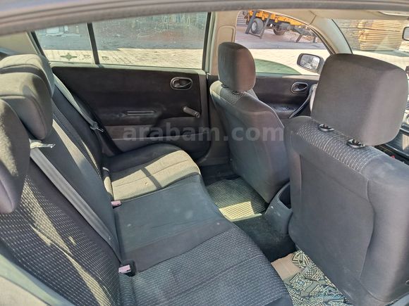 Düşük kilometreli hasar kayıtsız temiz megane 2