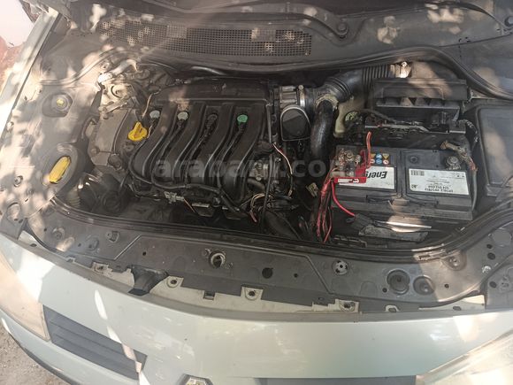 Düşük kilometreli hasar kayıtsız temiz megane 2