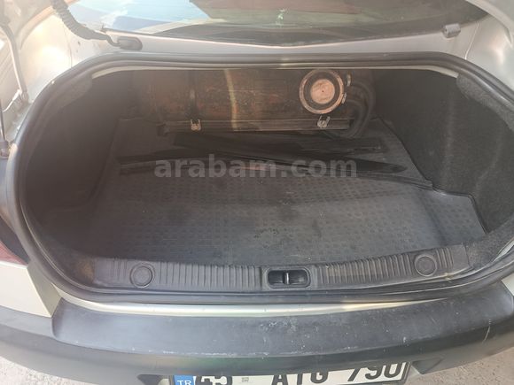 Düşük kilometreli hasar kayıtsız temiz megane 2
