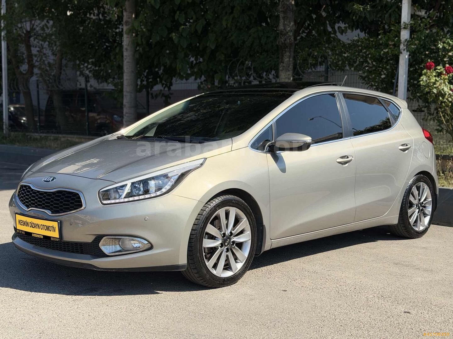 Galeriden Kia Ceed 1.6 CRDi Concept Plus 2013 Model İstanbul 65.500 km Şampanya 7