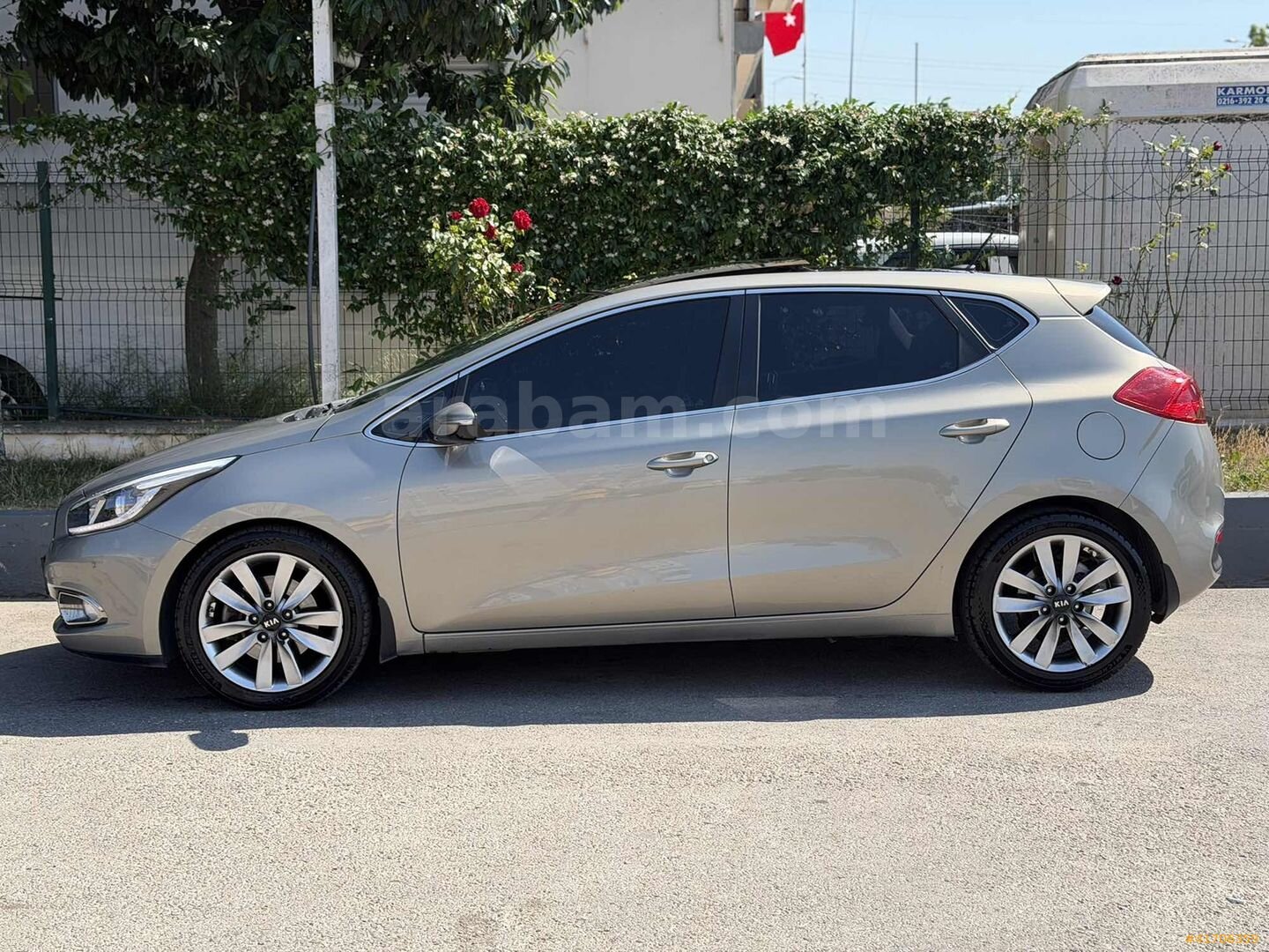 Galeriden Kia Ceed 1.6 CRDi Concept Plus 2013 Model İstanbul 65.500 km Şampanya 5