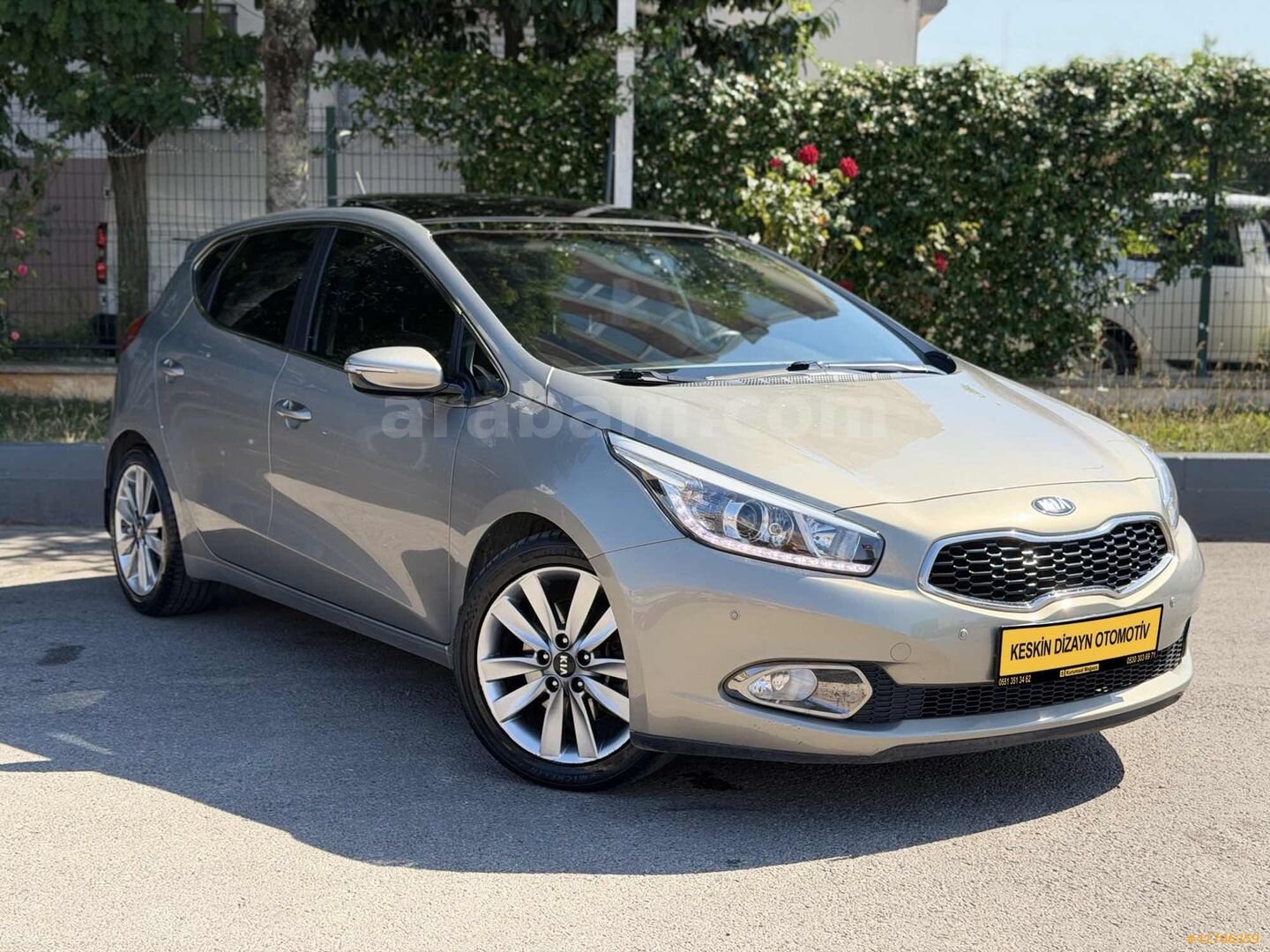 Galeriden Kia Ceed 1.6 CRDi Concept Plus 2013 Model İstanbul 65.500 km Şampanya 2