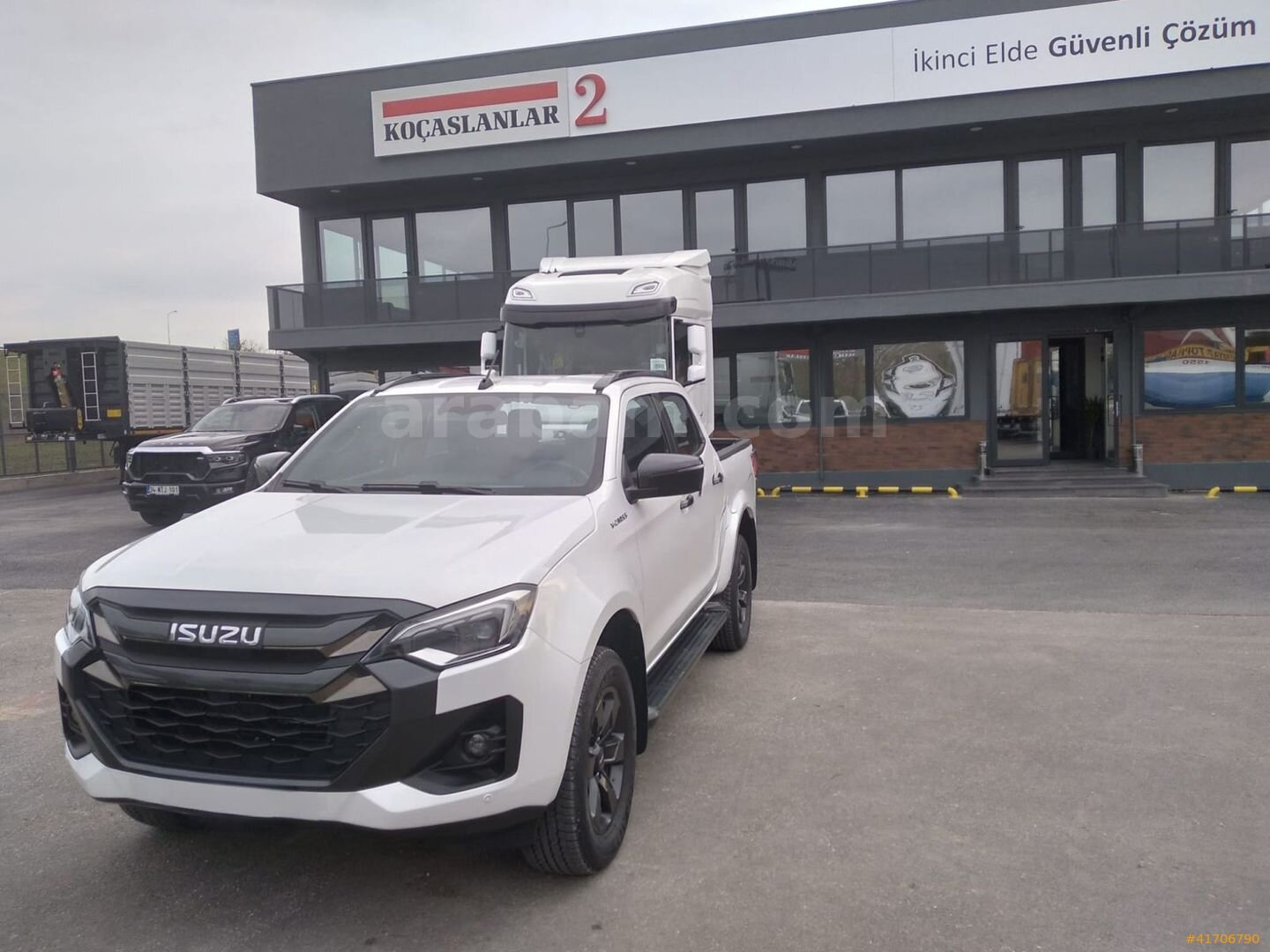 Galeriden Isuzu D-Max 1.9 D 4x4 V-Cross 2025 Model Bursa 12.900 km Beyaz 3