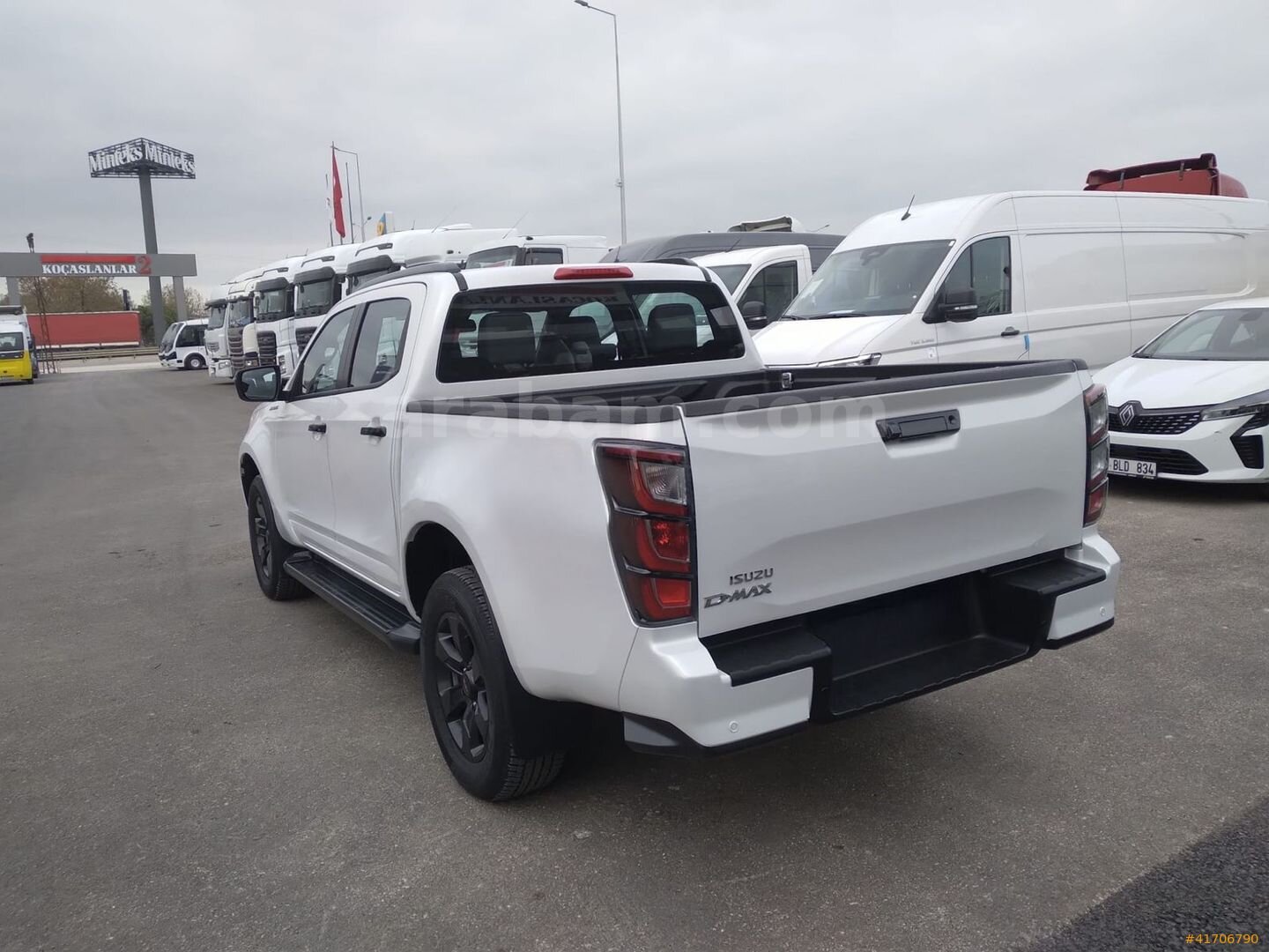 Galeriden Isuzu D-Max 1.9 D 4x4 V-Cross 2025 Model Bursa 12.900 km Beyaz 6