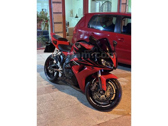 Koleksiyonluk 1000 RR 