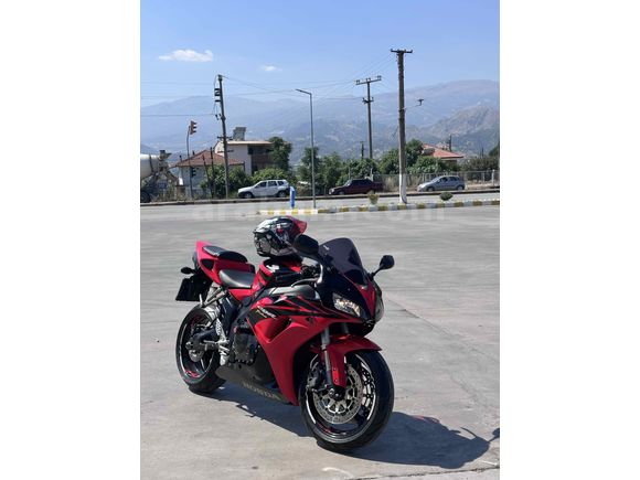 Koleksiyonluk 1000 RR 