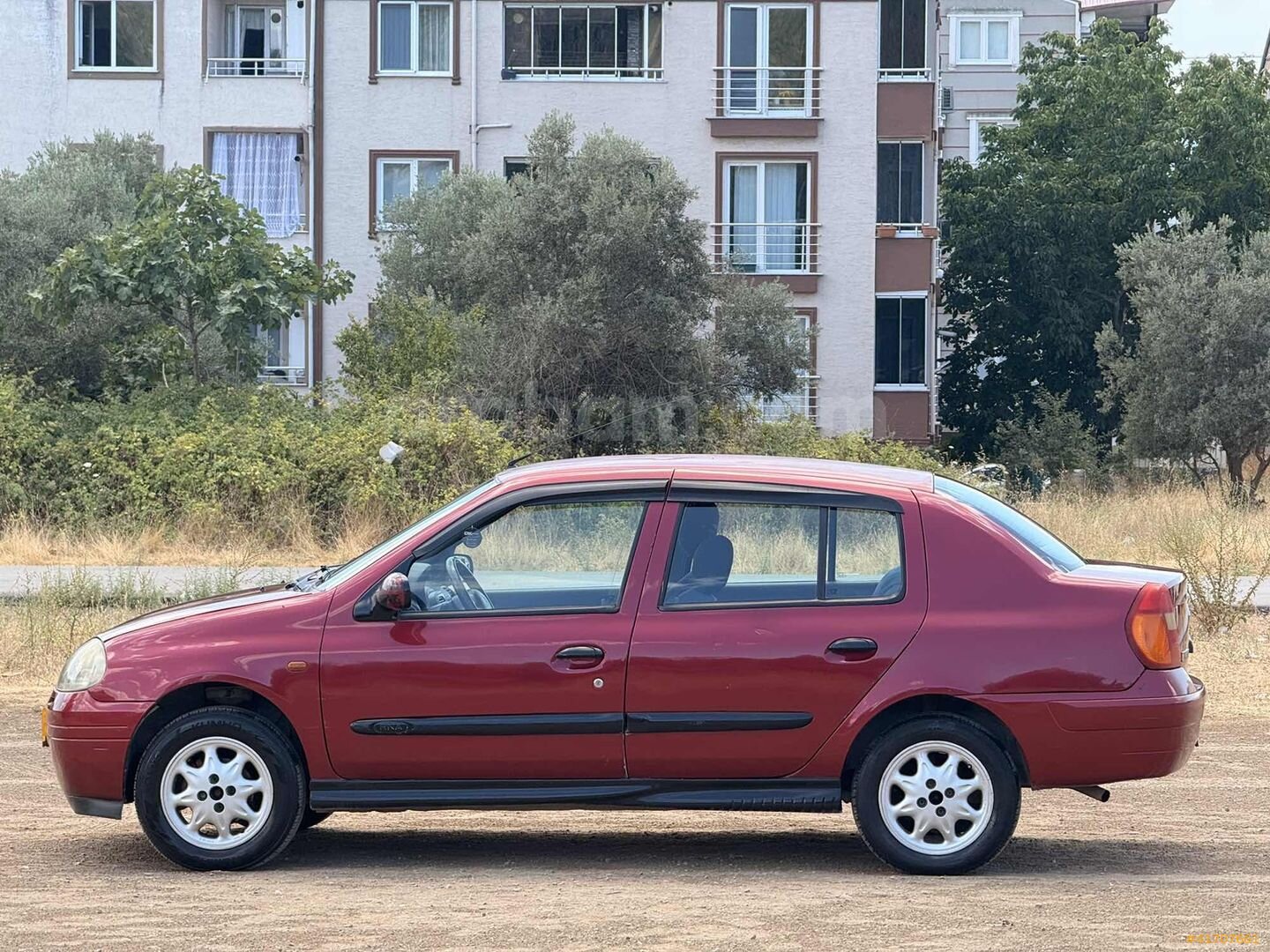 Galeriden Renault Clio 1.4 RNA 2000 Model Bursa 308.000 km Bordo 4