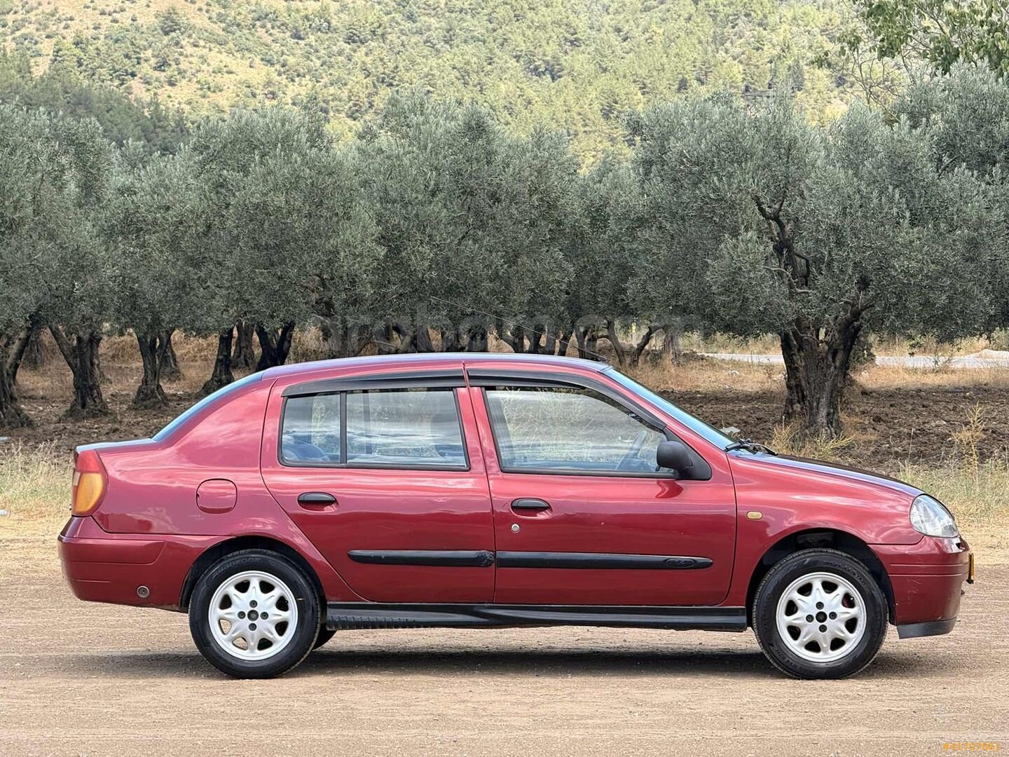 Galeriden Renault Clio 1.4 RNA 2000 Model Bursa 308.000 km Bordo 5