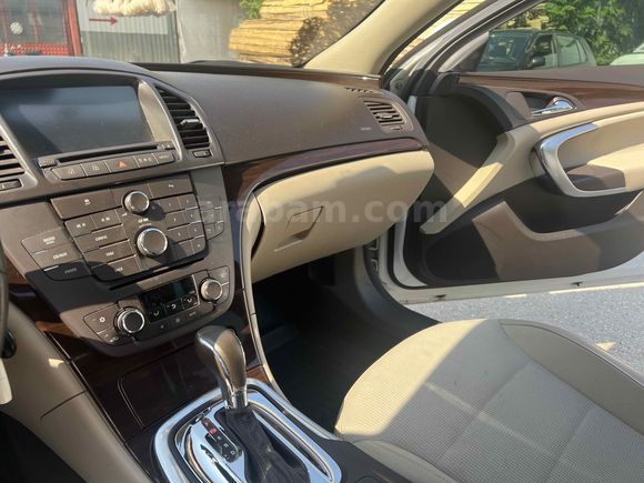 Sahibinden Opel Insignia 2.0 CDTI Edition 2012 Model  267.000 km Beyaz