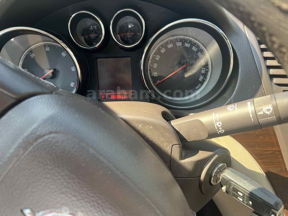 Sahibinden Opel Insignia 2.0 CDTI Edition 2012 Model  267.000 km Beyaz