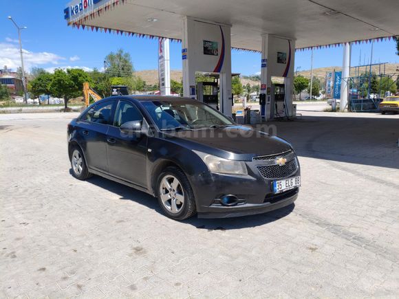 Chevrolet Cruze 1.6 LT Plus 2012 Model üste alacak şekilde takas olur