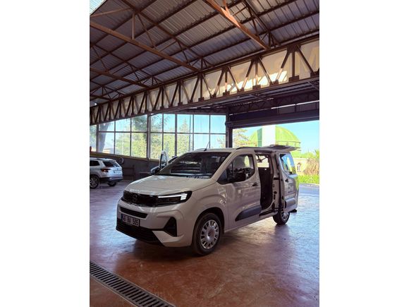 Sahibinden Opel Combo 1.5 CDTI Essential 2025 Model 