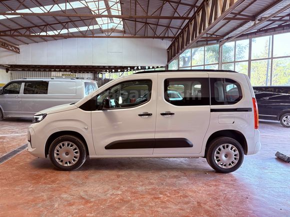 Sahibinden Opel Combo 1.5 CDTI Essential 2025 Model 
