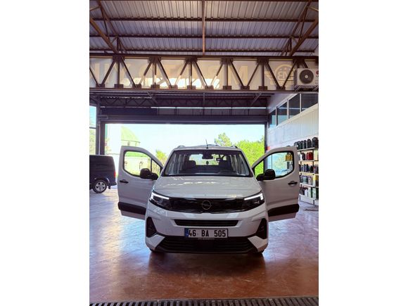 Sahibinden Opel Combo 1.5 CDTI Essential 2025 Model 