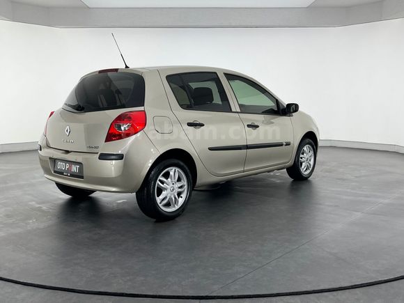 otomobil Renault Clio 1.2 16V Authentique