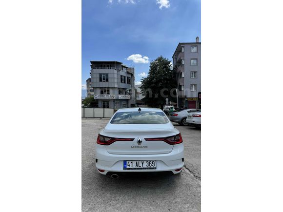 İKİNCİ SAHİBİNDEN TEMİZ MEGANE