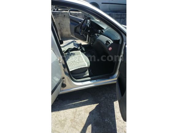 Sahibinden Ford Focus 2.0 Ghia 2001 Model