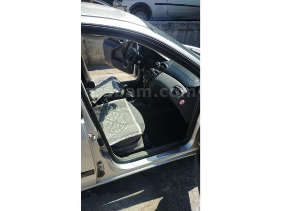 Sahibinden Ford Focus 2.0 Ghia 2001 Model