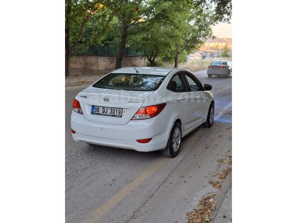 Sahibinden Hyundai Accent Blue 1.4 CVVT Mode 2011 Model