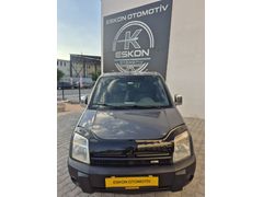 ESKON OTOMOTİV'DEN FORD CONNECT 90 BG ÇİFT SÜRGÜ KLİMA AKTİF.