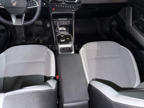 otomobil Renault Duster 1.3 TCE Techno EDC