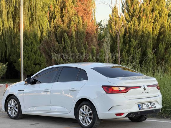 Galeriden Renault Megane 1.5 Blue DCI Touch 2020 Model Batman