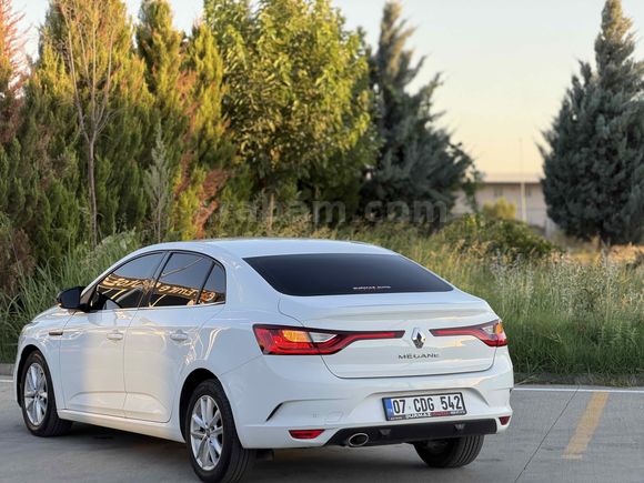 Galeriden Renault Megane 1.5 Blue DCI Touch 2020 Model Batman