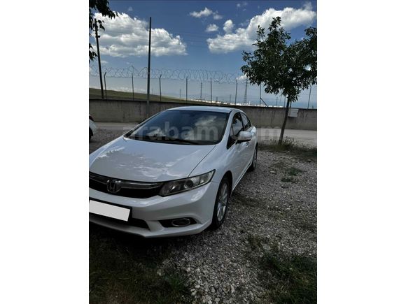 Sahibinden Honda Civic 1.6i VTEC Premium 2014 Model 