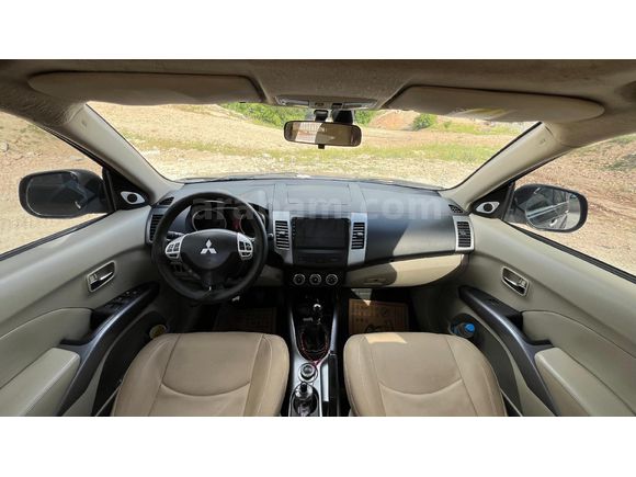 Sahibinden Mitsubishi Outlander 2.0 DI-D Instyle 2009 Model
