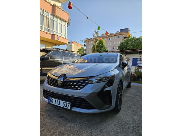 Sahibinden Renault Clio 1.0 TCe Techno Esprit Alpine 2023 Model Rize 45.000 km Gri