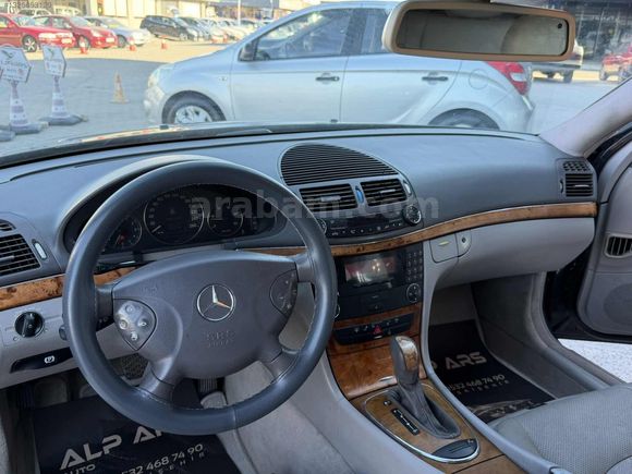 ALP ARS AUTO'Dan 2003 E220 CDİ DEĞİŞENSİZ 4 PARÇA BOYALI