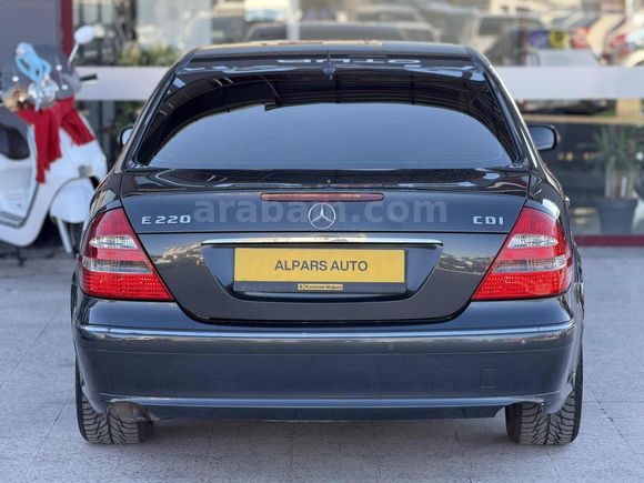 ALP ARS AUTO'Dan 2003 E220 CDİ DEĞİŞENSİZ 4 PARÇA BOYALI