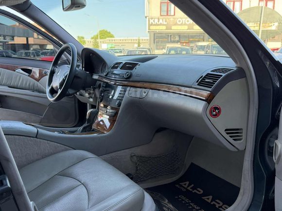 ALP ARS AUTO'Dan 2003 E220 CDİ DEĞİŞENSİZ 4 PARÇA BOYALI