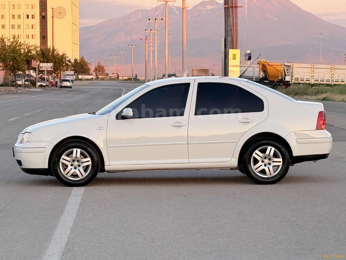 Galeriden Volkswagen Bora 1.6 Pacific 2004 Model Aksaray 172.550 km Beyaz 6