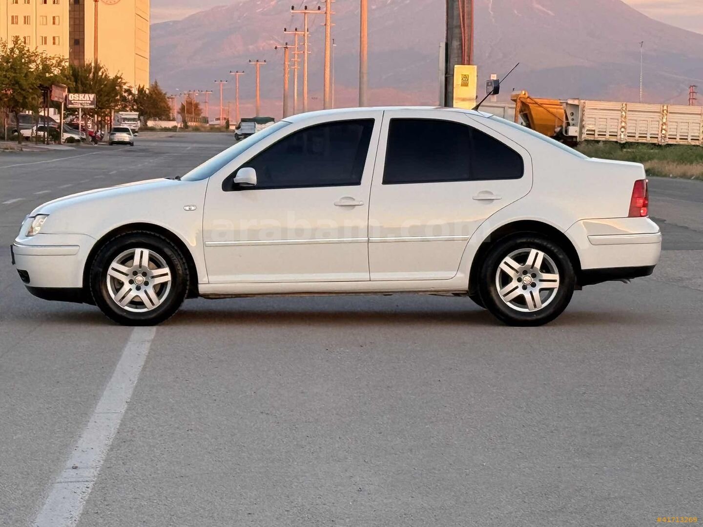 Galeriden Volkswagen Bora 1.6 Pacific 2004 Model Aksaray 172.550 km Beyaz 5