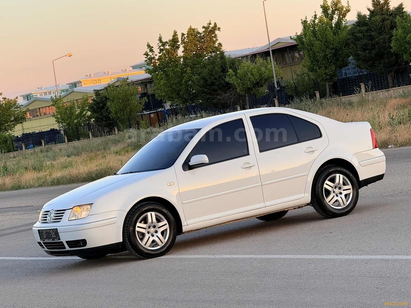 Galeriden Volkswagen Bora 1.6 Pacific 2004 Model Aksaray 172.550 km Beyaz 4