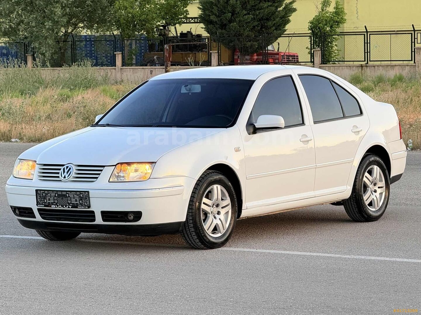 Galeriden Volkswagen Bora 1.6 Pacific 2004 Model Aksaray 172.550 km Beyaz 3