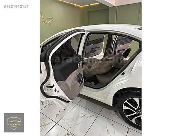 KAYAR AUTO`dan 2016 MODEL HATASIZ BİR PARÇA BOYALI HONDA CİVİC