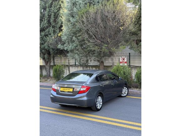 HONDA CİVİC 1.6 İVTEC PREMİUM